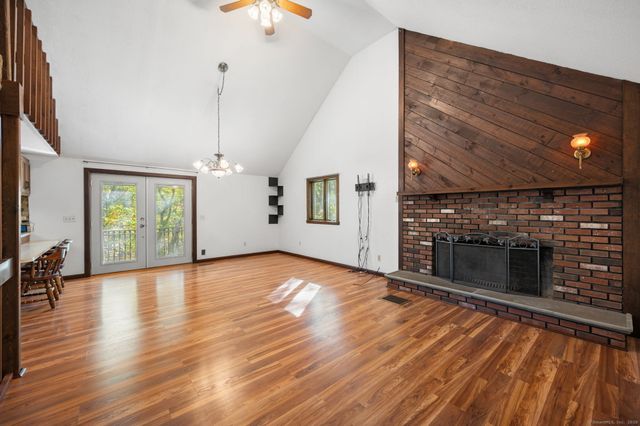 421 Kitemaug Road, Montville, CT 06382