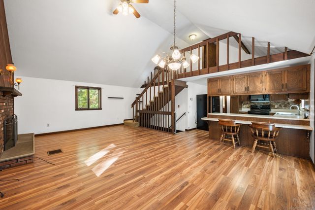 421 Kitemaug Road, Montville, CT 06382