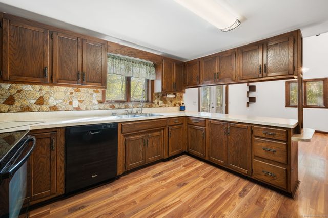 421 Kitemaug Road, Montville, CT 06382