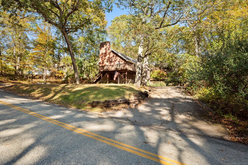 421 Kitemaug Road, Montville, CT 06382