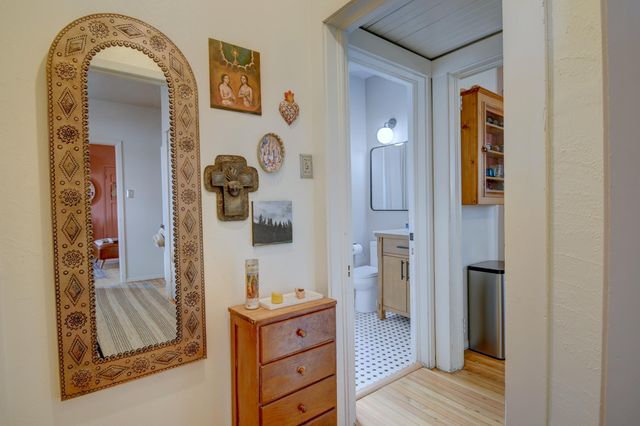 1208 Granite Avenue NW, Albuquerque, NM 87102