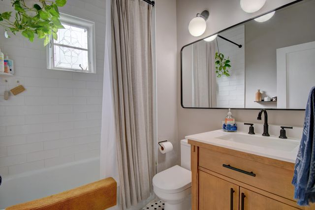 1208 Granite Avenue NW, Albuquerque, NM 87102