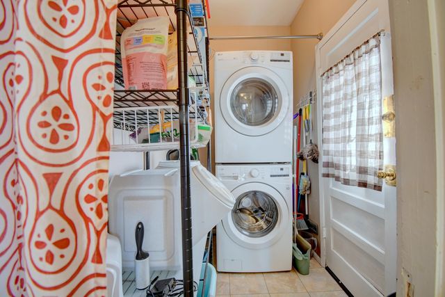 1208 Granite Avenue NW, Albuquerque, NM 87102