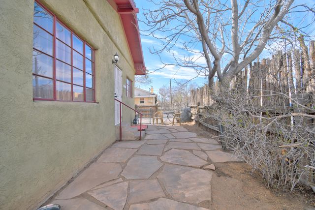 1208 Granite Avenue NW, Albuquerque, NM 87102