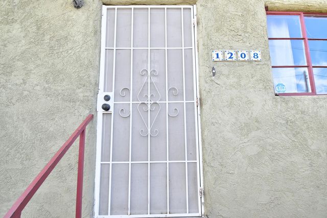 1208 Granite Avenue NW, Albuquerque, NM 87102