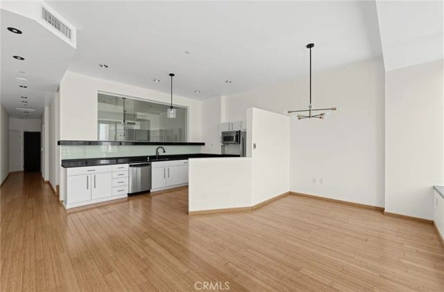 1100 Wilshire Boulevard 2207, Los Angeles, CA 90017