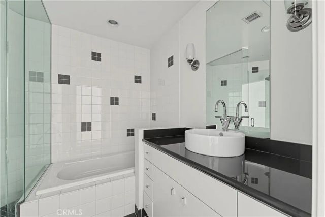 1100 Wilshire Boulevard 2207, Los Angeles, CA 90017
