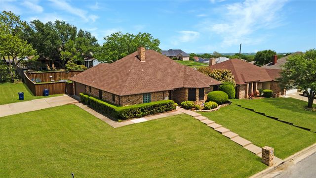 620 Linda Drive, Burleson, TX 76028