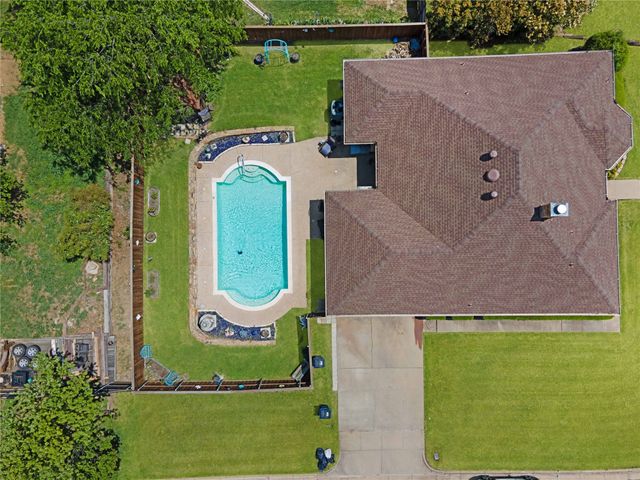 620 Linda Drive, Burleson, TX 76028