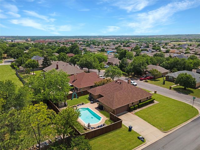 620 Linda Drive, Burleson, TX 76028