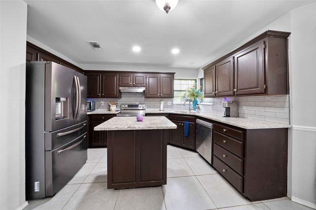 620 Linda Drive, Burleson, TX 76028