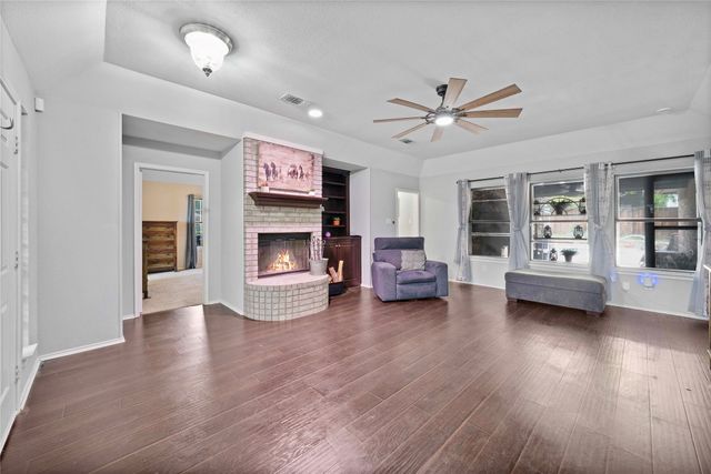 620 Linda Drive, Burleson, TX 76028
