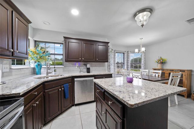 620 Linda Drive, Burleson, TX 76028