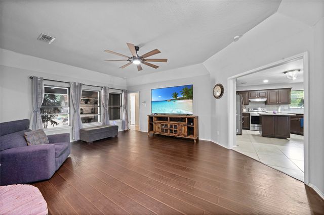 620 Linda Drive, Burleson, TX 76028