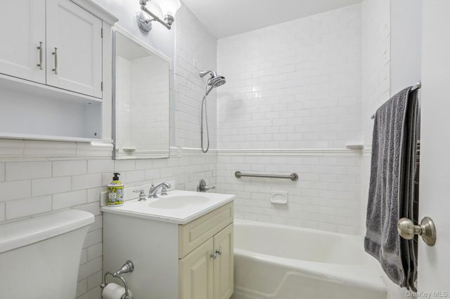 30 Lake Street 3J, White Plains, NY 10603