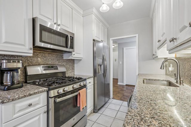 30 Lake Street 3J, White Plains, NY 10603