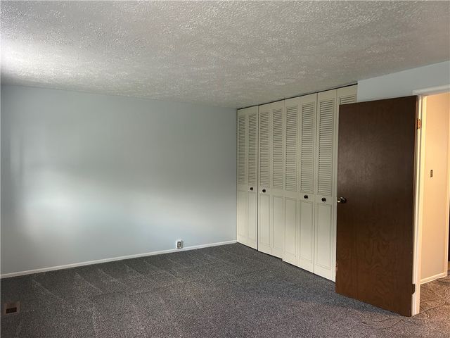 3101 Camberly Dr, Hampton, PA 15044