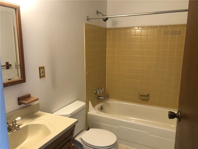 3101 Camberly Dr, Hampton, PA 15044