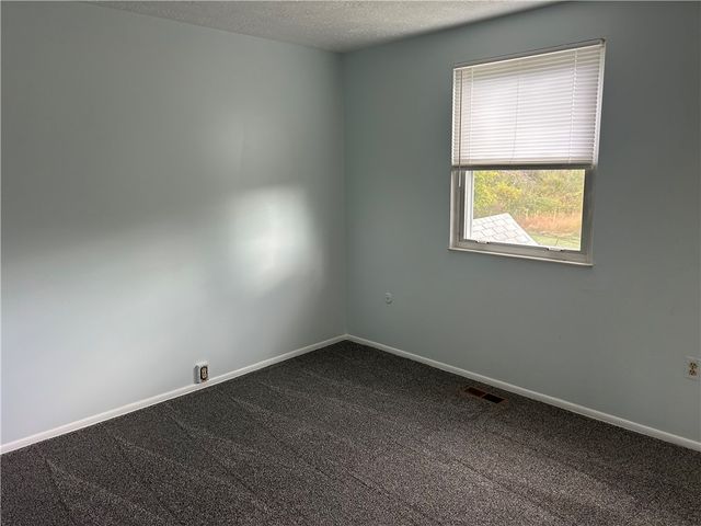 3101 Camberly Dr, Hampton, PA 15044