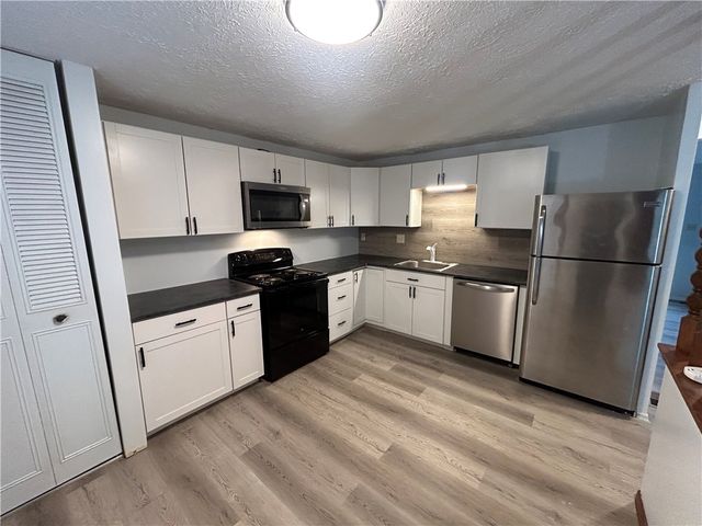 3101 Camberly Dr, Hampton, PA 15044