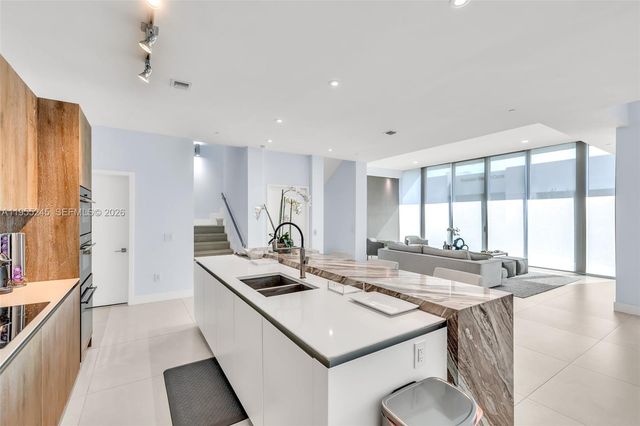 650 NE 32nd St BH4, Miami, FL 33137