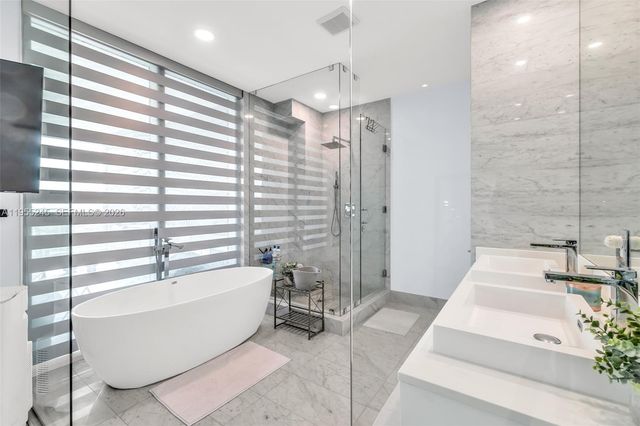 650 NE 32nd St BH4, Miami, FL 33137