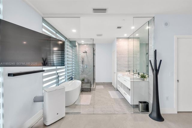 650 NE 32nd St BH4, Miami, FL 33137