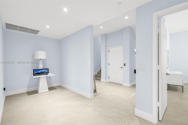 650 NE 32nd St BH4, Miami, FL 33137