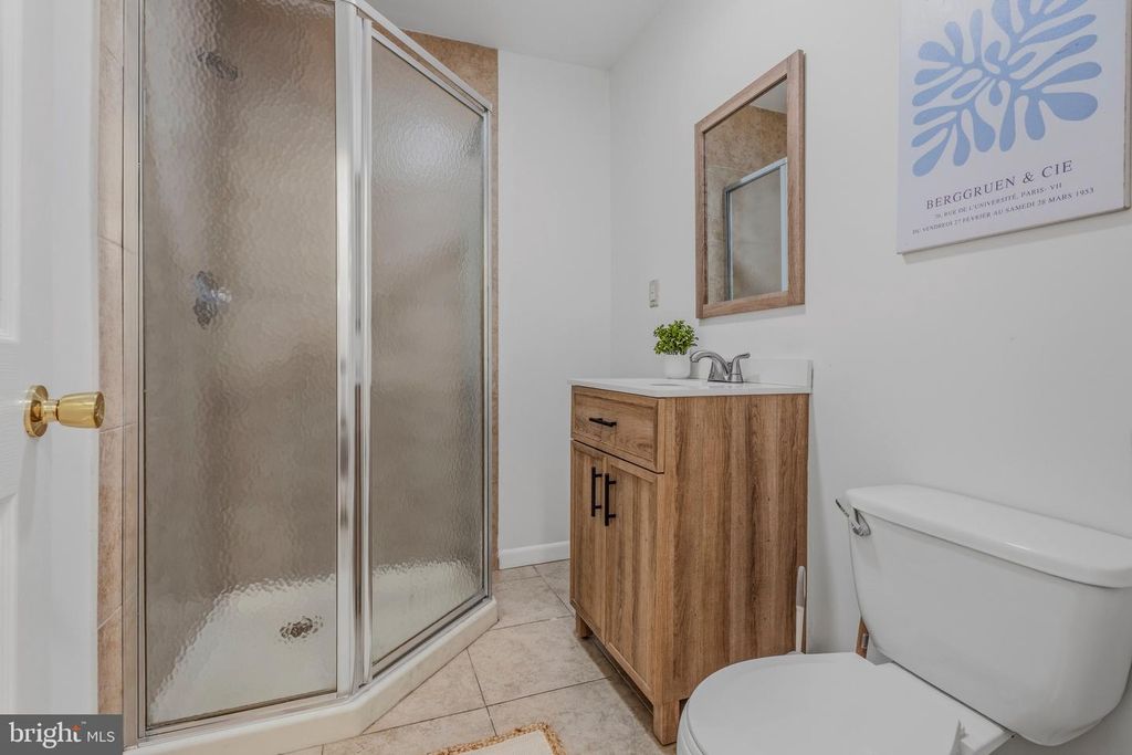Image 11 of property listing at 1824 E LOMBARD ST, Baltimore, MD 21231