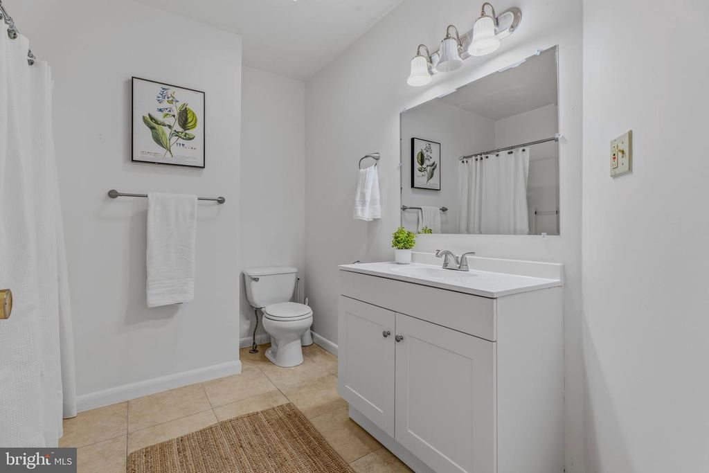 Image 18 of property listing at 1824 E LOMBARD ST, Baltimore, MD 21231