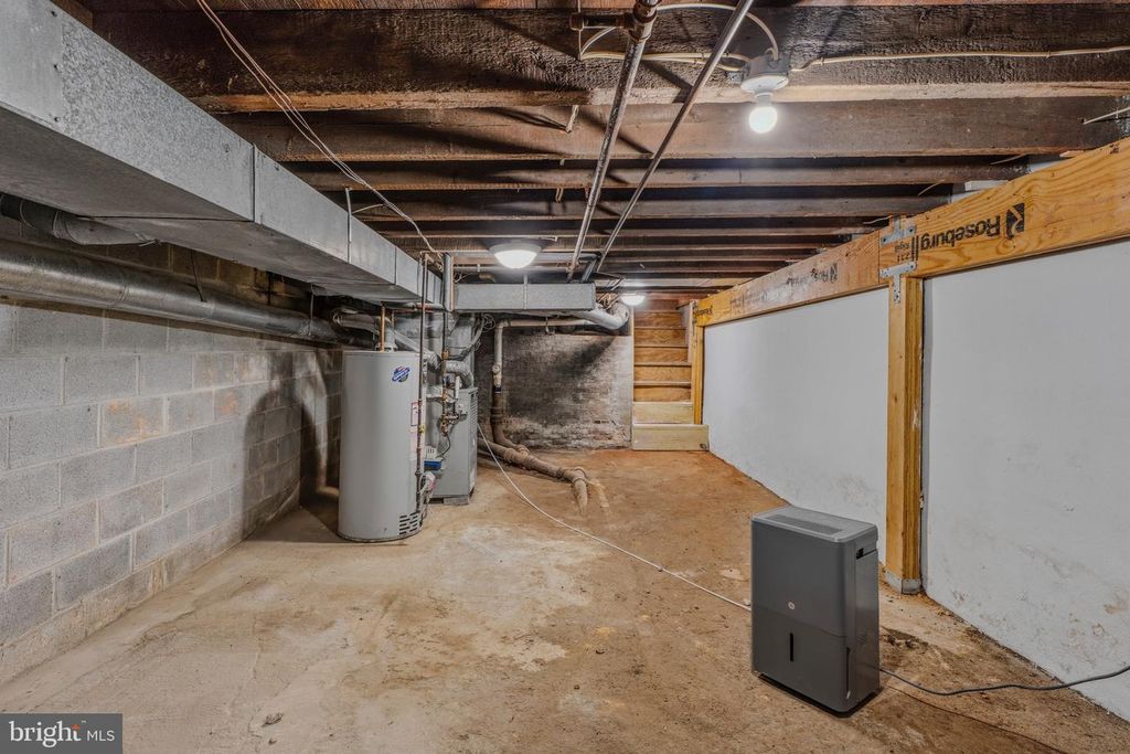 Image 26 of property listing at 1824 E LOMBARD ST, Baltimore, MD 21231