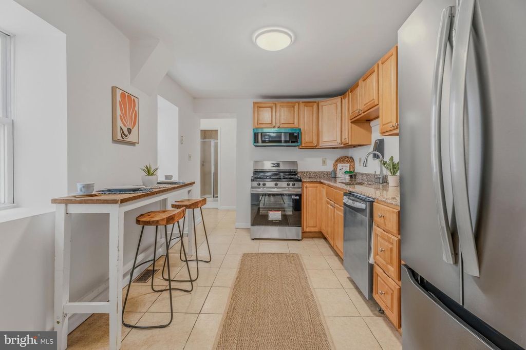 Image 8 of property listing at 1824 E LOMBARD ST, Baltimore, MD 21231
