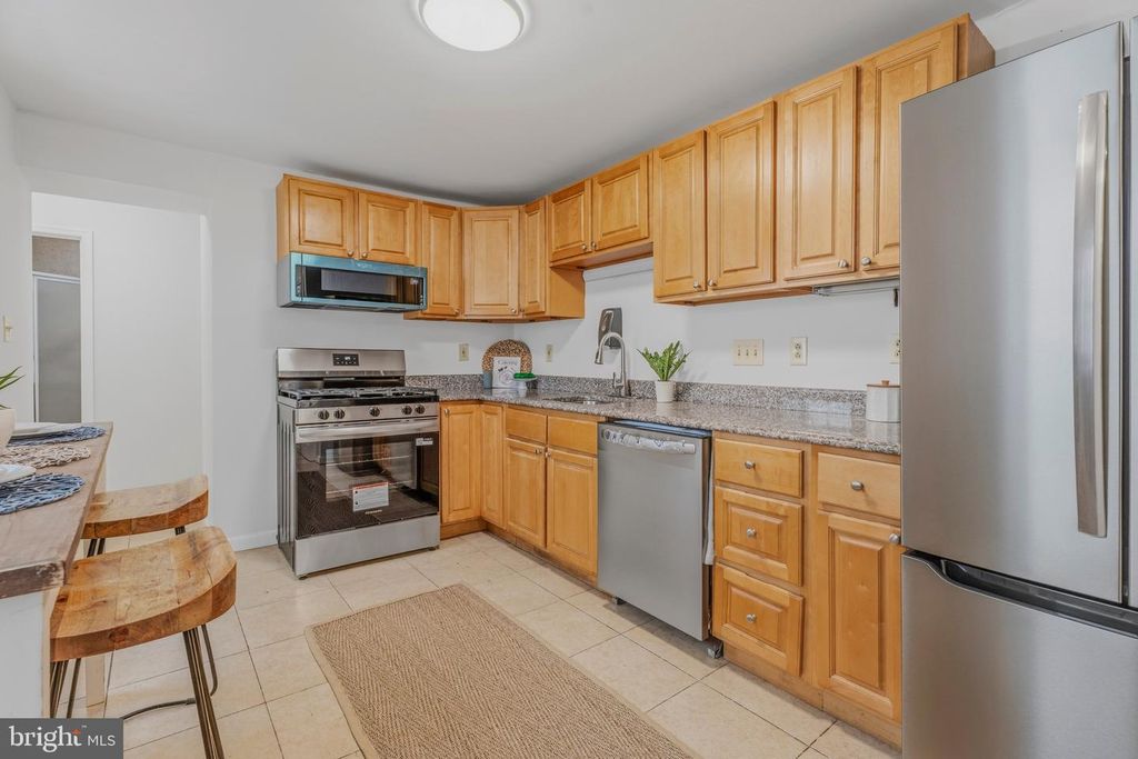 Image 9 of property listing at 1824 E LOMBARD ST, Baltimore, MD 21231