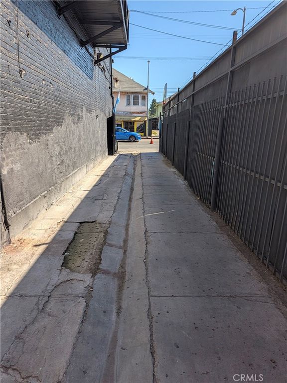 1303 S Vermont, Los Angeles, CA 90006 — photo 4