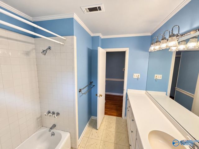 121 Westbury Drive SW, Huntsville, AL 35802