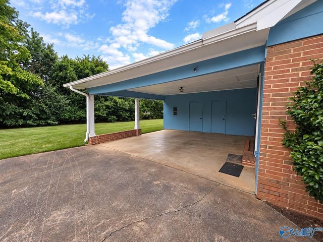 121 Westbury Drive SW, Huntsville, AL 35802