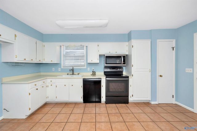 121 Westbury Drive SW, Huntsville, AL 35802