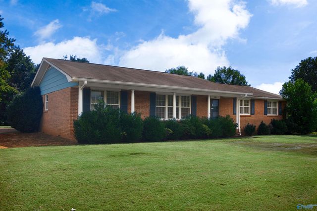 121 Westbury Drive SW, Huntsville, AL 35802
