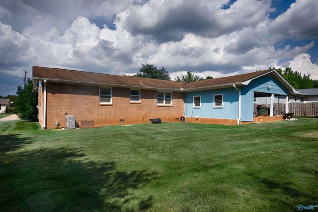 121 Westbury Drive SW, Huntsville, AL 35802