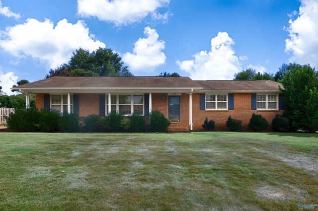 121 Westbury Drive SW, Huntsville, AL 35802
