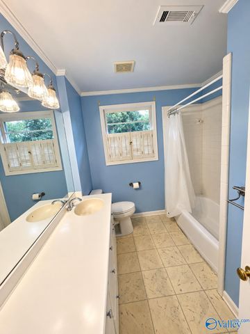 121 Westbury Drive SW, Huntsville, AL 35802