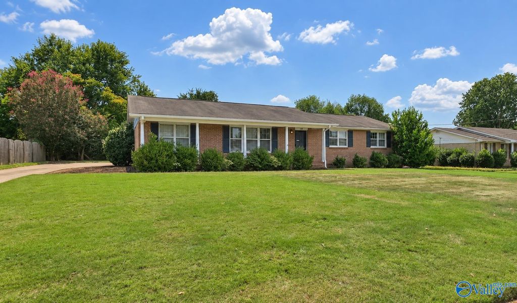 121 Westbury Drive SW, Huntsville, AL 35802