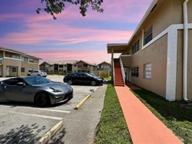10008 TWIN LAKES Drive 36-A, Coral Springs, FL 33071