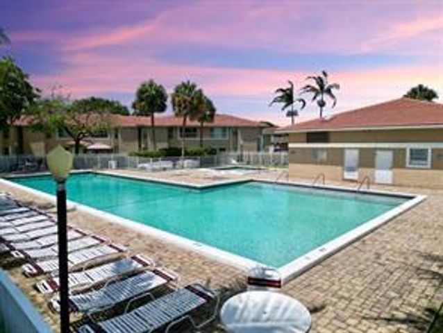 10008 TWIN LAKES Drive 36-A, Coral Springs, FL 33071