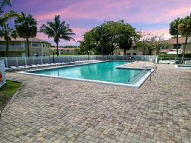 10008 TWIN LAKES Drive 36-A, Coral Springs, FL 33071