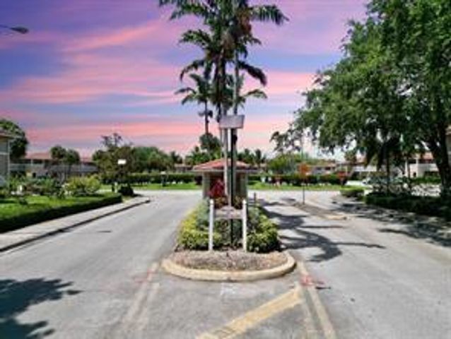 10008 TWIN LAKES Drive 36-A, Coral Springs, FL 33071