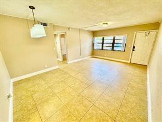 10008 TWIN LAKES Drive 36-A, Coral Springs, FL 33071