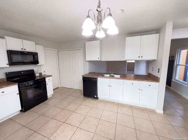 6226 Valley Castle, San Antonio, TX 78250
