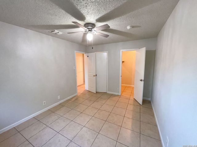 6226 Valley Castle, San Antonio, TX 78250