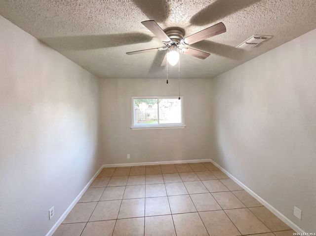 6226 Valley Castle, San Antonio, TX 78250